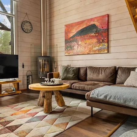 Unelmasaeleikkoe 2, Cozy Finnish Lapland Near Levi With Private Sauna & Fireplace Villa